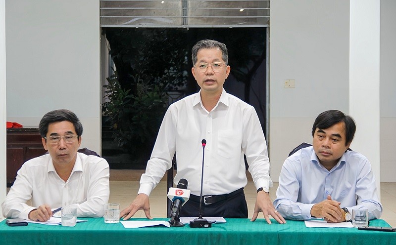 Bí thư Thành ủy Đà Nẵng Nguyễn Văn Quảng chỉ đạo xử lý các vướng mắc của Dự án Cải tạo, nâng cấp Quốc lộ 14B. Ảnh: Hồng Quân
