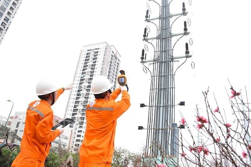 Đỉnh phụ tải hệ thống điện Hà Nội rơi vào các khung giờ 12-15h và 22-24h hàng ngày.