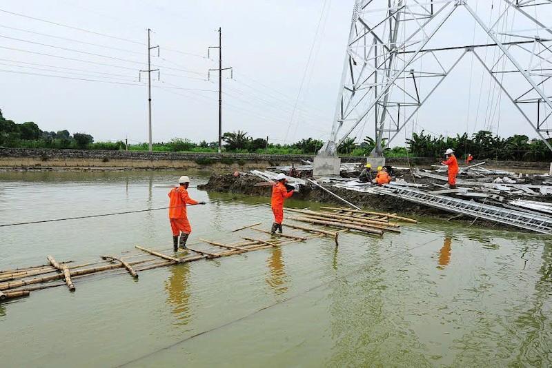 Tinh thần Vượt nắng, thắng mưa trên công trường