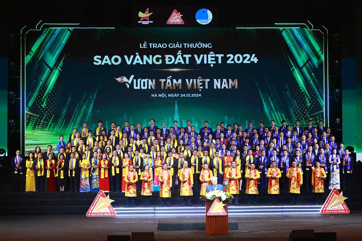 Phó thủ tướng Thường trực Nguyễn Hòa Bình phát biểu tại Lễ trao Giải Sao Vàng đất Việt 2024.