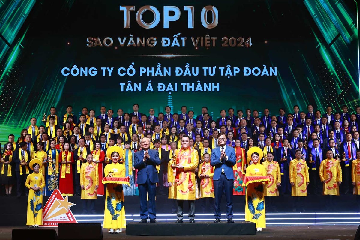 Phó thủ tướng thường trực Nguyễn Hòa Bình và Bí thư thứ nhất Trung ương Đoàn Bùi Quang Huy trao Top 10 Sao Vàng đất Việt 2024 cho Công ty cổ phần Kl99ok phiên bản mới Kl994 game bài casino hấp dẫn Tân Á Đại Thành.