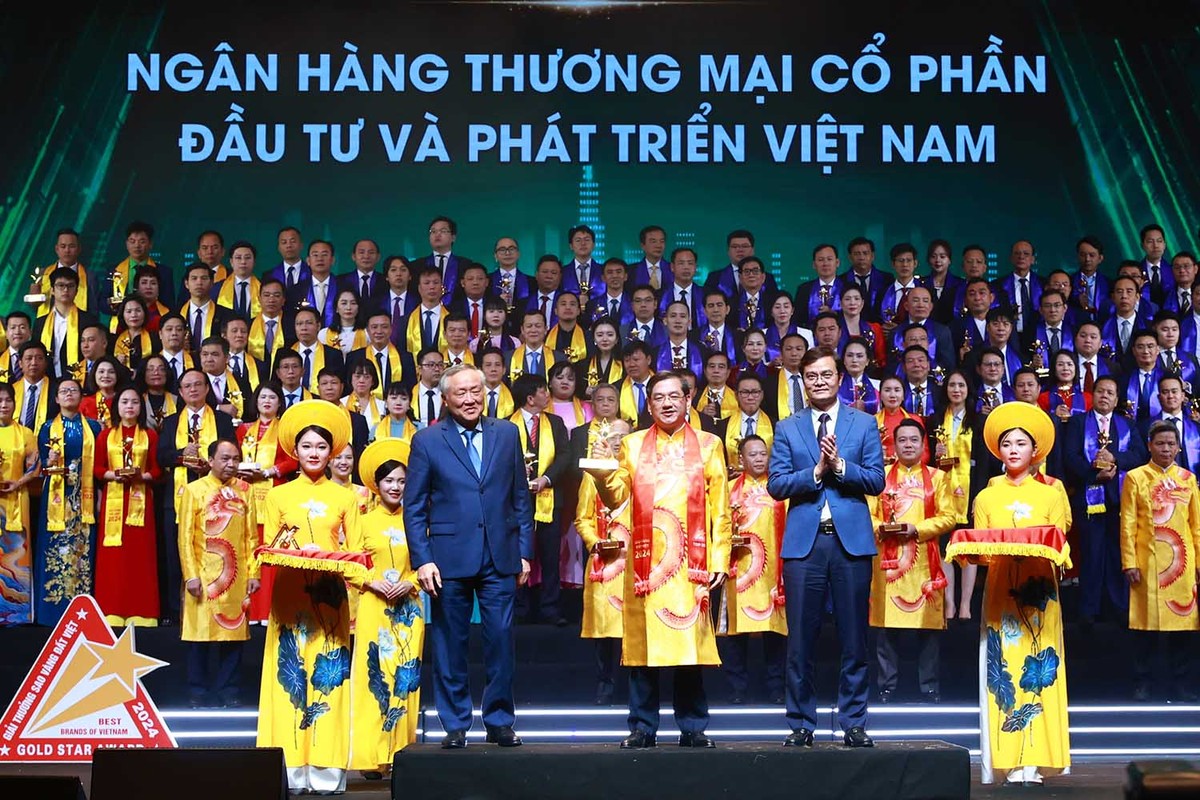 Phó thủ tướng thường trực Nguyễn Hòa Bình và Bí thư thứ nhất Trung ương Đoàn Bùi Quang Huy trao Top 10 Sao Vàng đất Việt cho Link Vào Nhà Cái KL99 COM Tặng +199k Thương mại Cổ phần Kl99ok phiên bản mới và Phát triển Việt Nam (BIDV).