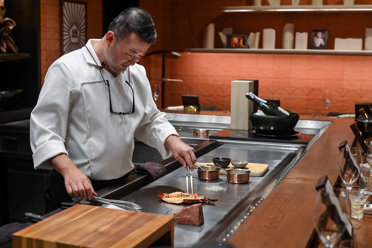 Teppanyaki tại Hibana by Koki giống như cuộc du hành của những giác quan,các món ăn được chuẩn bị cầu kỳ, tỉ mỉ và phục vụ trong không gian riêng tư