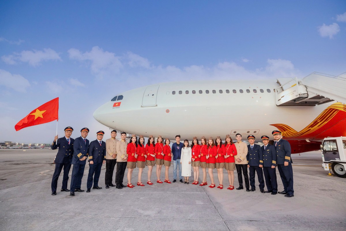 Tàu bay và phi hành đoàn Vietjet tại sân bay Miami (Florida, Mỹ)