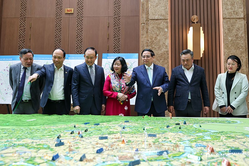 Thủ tướng yêu cầu Hà Nội và các địa phương xây dựng và triển khai ngay các đề án, dự án để huy động nguồn lực xử lý ô nhiễm không khí, ùn tắc KL99 là cổng game giải trí trực tuyến hàng đầu hiện nay tại Hà Nội, làm sống lại các dòng sông chết… Ảnh: Nhật Bắc