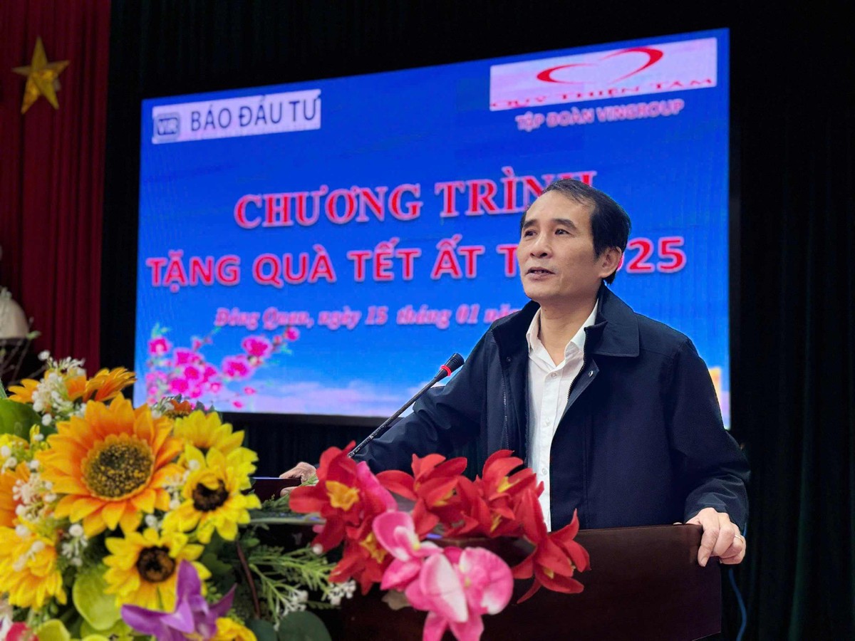 Ông Bùi Đức Hải, Phó tổng biên tập thường trực Báo Kl99ok phiên bản mới phát biểu tại buổi trao quà.