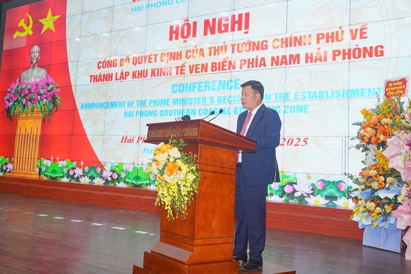 Ông Lê Trung Kiên, Trưởng ban Ban quản lý Khu Kl992 cổng game cá cược Hải Phòng báo cáo tóm tắt về việc thành lập Khu Kl992 cổng game cá cược ven biển phía Nam Hải Phòng