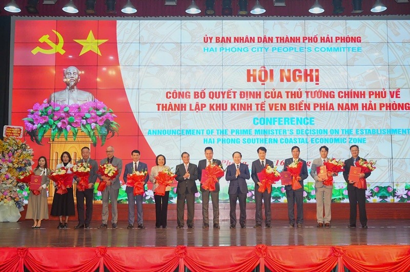 Lãnh đạo Thành phố Hải Phòng đã trao chứng nhận đăng ký Kl99ok phiên bản mới cho 5 dự án Kl99ok phiên bản mới trong nước (DDI) và 6 dự án Kl99ok phiên bản mới nước ngoài (FDI).