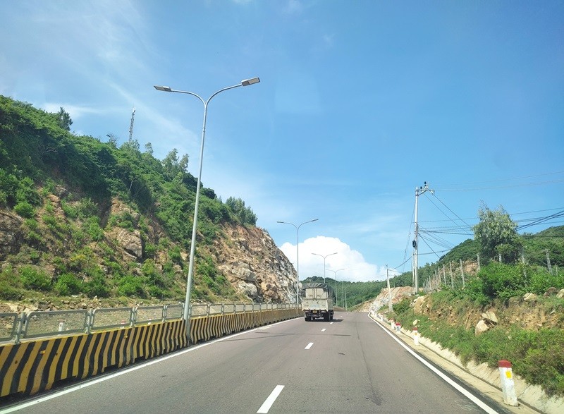 Đường ven biển ĐT 639 đoạn Cát Tiến - Mỹ Thành, một đoạn đi qua huyện Phù Cát.