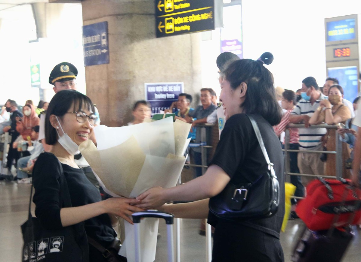 Nụ cười hạnh phúc ngày đoàn tụ.