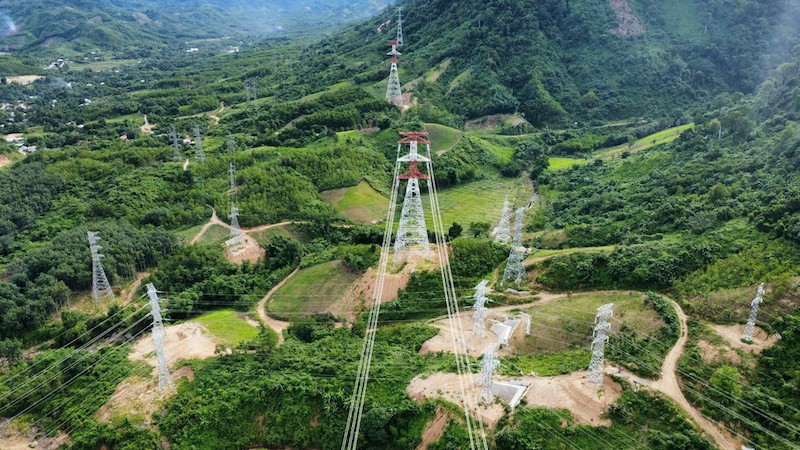 Đường dây Monsoon - Thạch Mỹ là công trình đường dây mạch kép, nối từ cụm Nhà máy điện gió Monsoon (thuộc Lào) đến Trạm biến áp 500 kV Thạnh Mỹ thuộc tỉnh Quảng Nam.