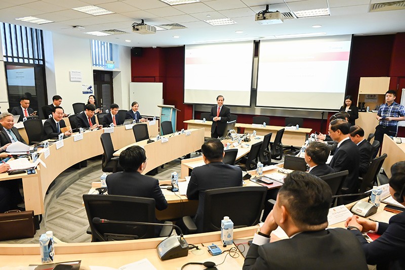 GS-TS. Vũ Minh Khương trao đổi tại Lớp Bồi dưỡng, cập nhật kiến thức, kỹ năng đối với cán bộ quy hoạch Ủy viên Ban Chấp hành Trung ương Đảng khóa XIV (tháng 8/2024)