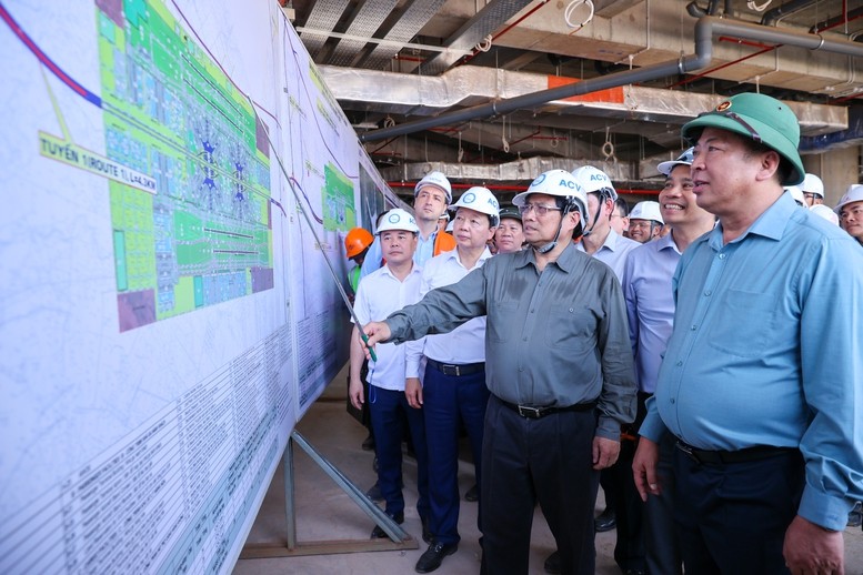 Thủ tướng Phạm Minh Chính kiểm tra tiến độ thi công Dự án Sân bay quốc tế Long Thành ngày mùng 4 Tết - Ảnh: VGP