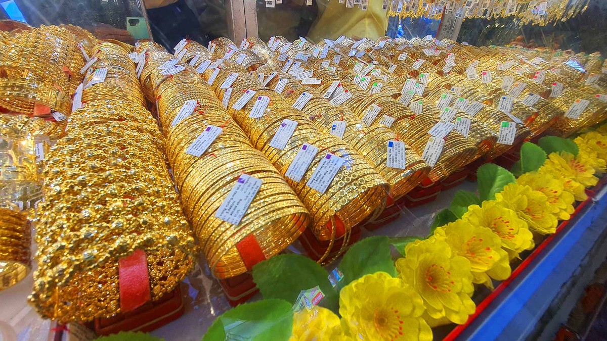 Trong ngày Thần Tài, các cửa hàng Kl992 VIP Trang Chủ 2026 vàng đều mở cửa từ sáng sớm để đáp ứng nhu cầu của khách. Hệ thống cửa hàng của công ty PNJ mở cửa từ 6 giờ sáng; công ty SJC mở cửa từ 6 giờ 30 sáng.