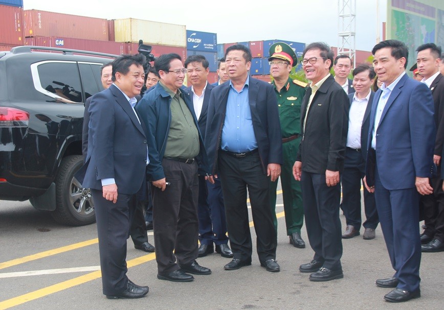 Thủ tướng Phạm Minh Chính thăm, khảo sát cảng biển Chu Lai.