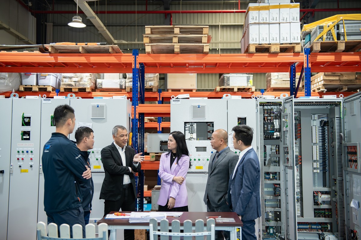 Schneider Electric tham quan Van Der Leun Việt Nam Schneider Electric tham quan Van Der Leun Việt Nam