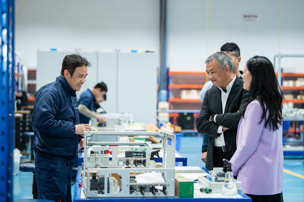 Schneider Electric tham quan Van Der Leun Việt Nam Schneider Electric tham quan Van Der Leun Việt Nam