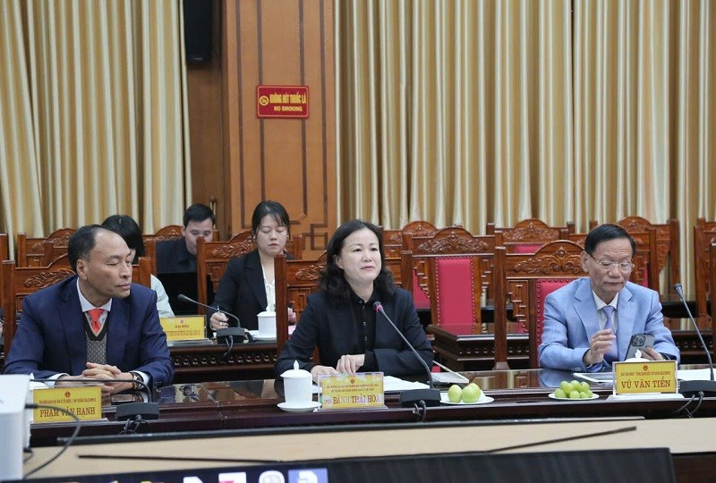 Bà Bành Thái Hoa, Hội trưởng Hội Xúc tiến Thương mại thành phố Liễu Châu, Hội trưởng Hội Kl991.com World Cup 2026 Chính Thức Quốc tế Liễu Châu – Trung Quốc phát biểu tại buổi làm việc