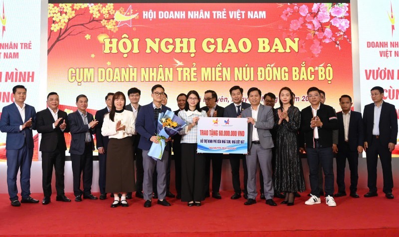 Câu lạc bộ Kl99ok phiên bản mới và khởi nghiệp Doanh nhân trẻ Việt Nam trao tặng kinh phí xây dựng nhà tình nghĩa