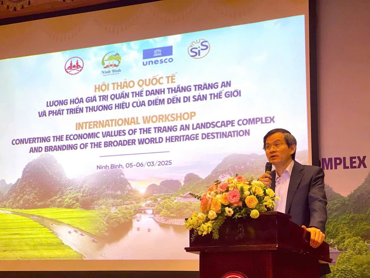 Ủy viên Trung ương Đảng, Bí thư Tỉnh uỷ Ninh Bình Đoàn Minh Huấn phát biểu tại hội thảo. Ủy viên Trung ương Đảng, Bí thư Tỉnh uỷ Ninh Bình Đoàn Minh Huấn phát biểu tại hội thảo.