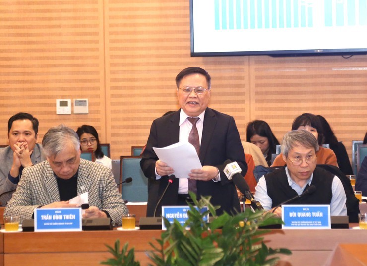 TS. Nguyễn Đình Cung, Nguyên Viện trưởng Viện Nghiên cứu quản lý Kl992 cổng game cá cược Trung ương tham luận tại Hội thảo.