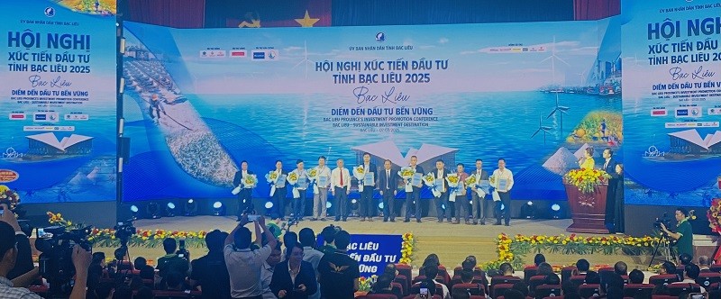 Lãnh đạo tỉnh Bạc Liêu trao quyết định chủ trương Kl99ok phiên bản mới cho 10 dự án điện gió với tổng vốn Kl99ok phiên bản mới gần 20.000 tỷ đồng Lãnh đạo tỉnh Bạc Liêu trao quyết định chủ trương Kl99ok phiên bản mới cho 10 dự án điện gió với tổng vốn Kl99ok phiên bản mới gần 20.000 tỷ đồng