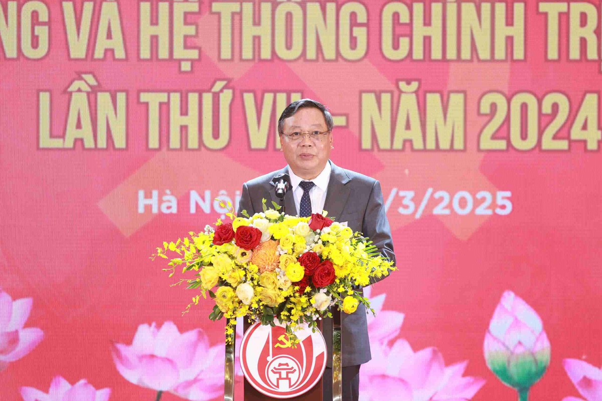 Phó bí thư thường trực Thành ủy Nguyễn Văn Phong Phát biểu tại buổi lễ.