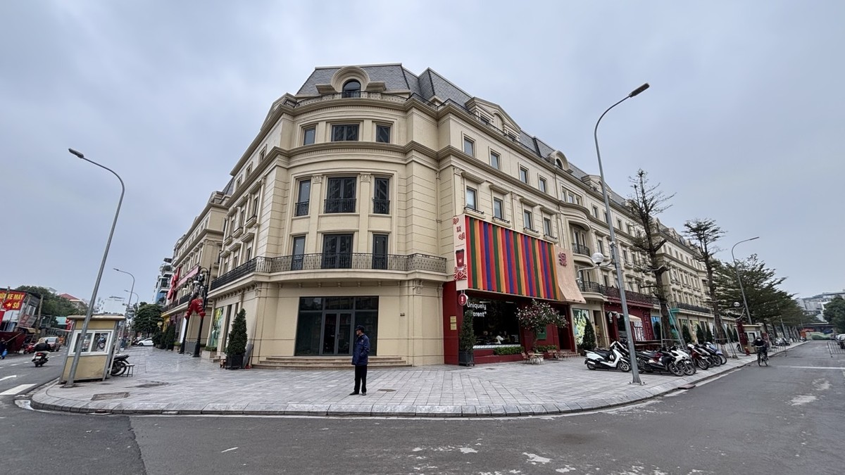 Những căn shophouse trong một khu đô thị tại xã Tân Triều, huyện Thanh Trì. Dù vẫn còn một số căn bỏ trống nhưng nhìn chung hoạt động Kl992 VIP Trang Chủ 2026 tại đây tương đối nhộn nhịp.