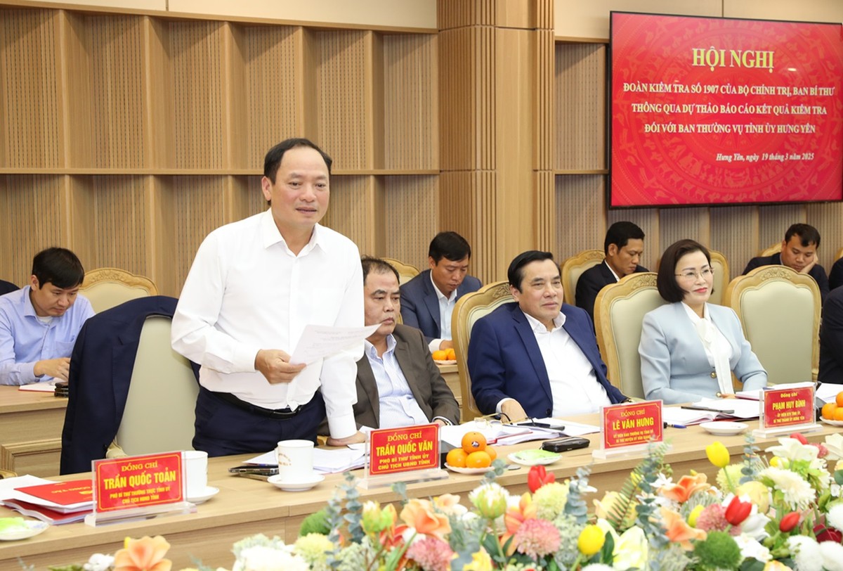 Ông Trần Quốc Văn, Chủ tịch UBND tỉnh Hưng Yên phát biểu tại hội nghị. Ảnh: Lê Hiếu