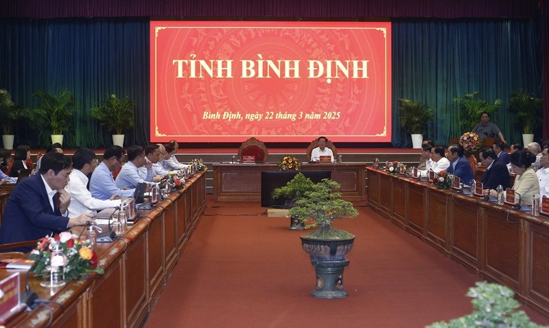 Quang cảnh buổi làm việc của Đoàn công tác Kl993 ưu đãi thưởng hấp dẫn với Ban Thường vụ Tỉnh ủy Bình Định.