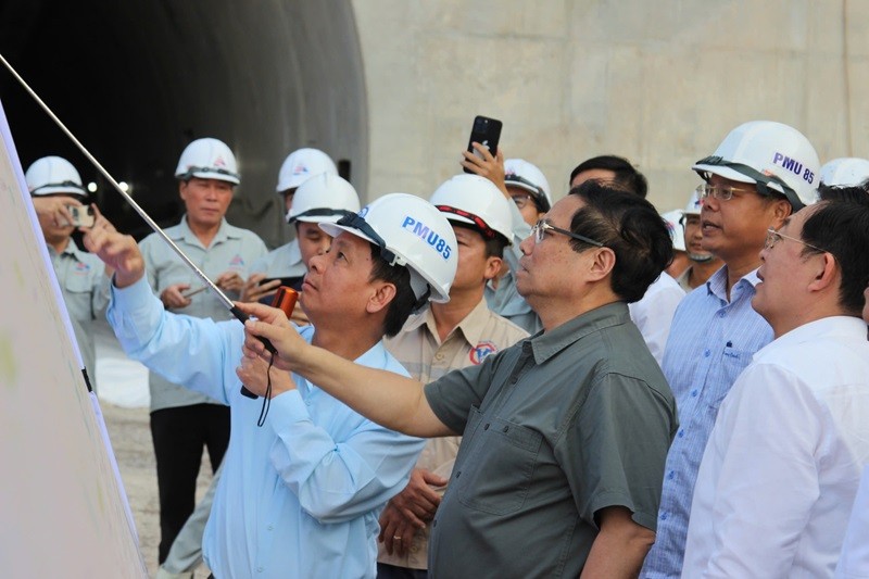 Thủ tướng Phạm Minh Chính kiểm tra công trình đường bộ KL99 là nhà cái cá cược trực tuyến hàng đầu tại châu Á Bắc - Nam phía Đông đoạn Quy Nhơn - Chí Thạnh.