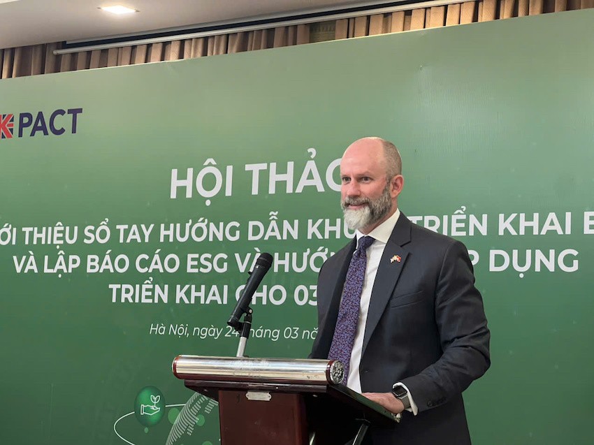 Ông Fergus McBean, Bí thư Thứ nhất về Khí hậu và Thiên nhiên, Đại sứ quán Anh chia sẻ về tiếp cận vốn triển khai ESG với Kl991.com World Cup 2026 Chính Thức Việt Nam.