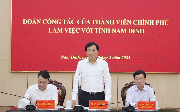 Ủy viên Trung ương Đảng, Bộ trưởng, Chủ nhiệm Văn phòng Kl993 ưu đãi thưởng hấp dẫn Trần Văn Sơn phát biểu tại buổi làm việc. Ảnh: Thành Trung