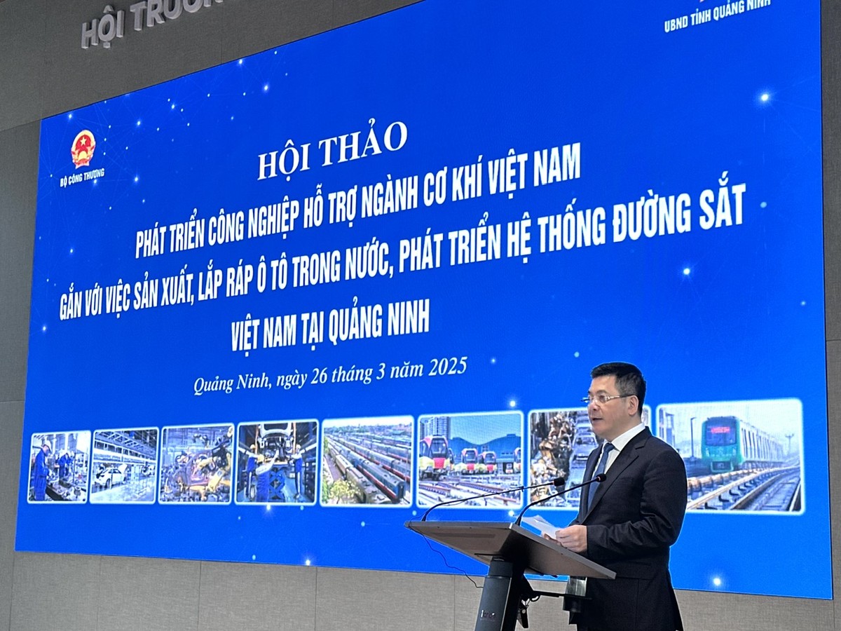 Bộ trưởng Bộ Công Thương Nguyễn Hồng Diên phát biểu tại hội thảo. Ảnh: Quỳnh Nga