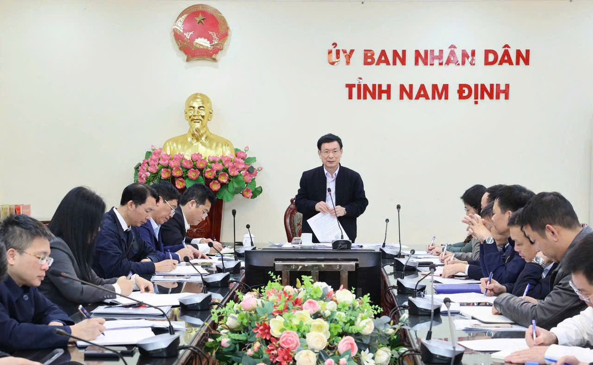 Chủ tịch UBND tỉnh Nam Định Phạm Đình Nghị phát biểu tại buổi làm việc. Chủ tịch UBND tỉnh Nam Định Phạm Đình Nghị phát biểu tại buổi làm việc.