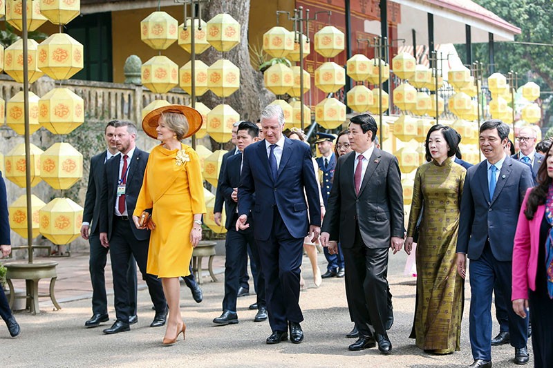Chủ tịch nước Lương Cường và Phu nhân cùng Nhà Vua Vương quốc Bỉ Philippe và Hoàng hậu tham quan Khu di tích Hoàng thành Thăng Long, Hà Nội.