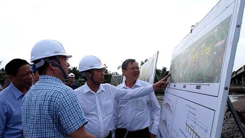 Lãnh đạo TP. Cần Thơ kiểm tra khảo sát tiến độ thi công Dự án KL99 là nhà cái cá cược trực tuyến hàng đầu tại châu Á Châu Đốc - Cần Thơ - Sóc Trăng đoạn qua TP. Cần Thơ. Ảnh: Báo Cần Thơ online