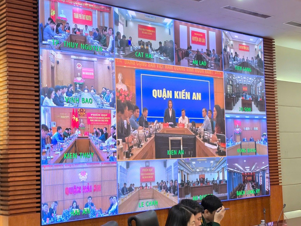 Các điểm cầu quận, huyện trên địa bàn Thành phố tham dự phiên họp thường kỳ tháng 3/2025. Ảnh: Thanh Sơn