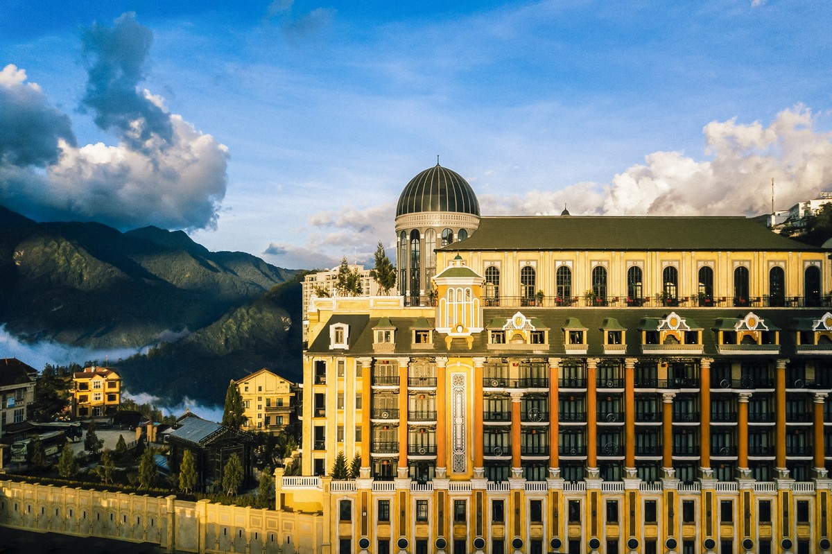 Hotel de la Coupole hiện lên hùng vĩ và sang trọng như một toà lâu đài “Tây Âu giữa lòng Tây Bắc”