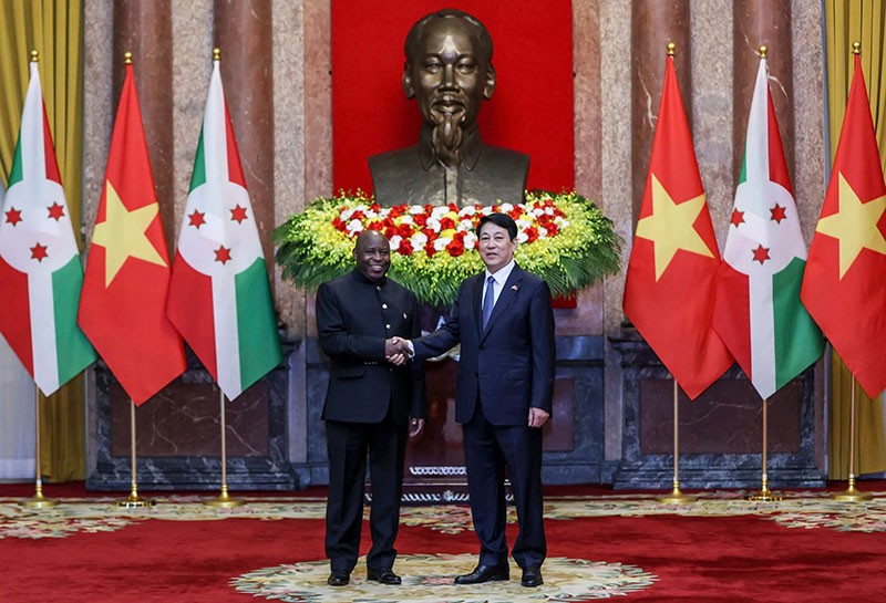 Sau Lễ đón, Chủ tịch nước Lương Cường và Tổng thống Évariste Ndayishimiye có cuộc gặp hẹp.