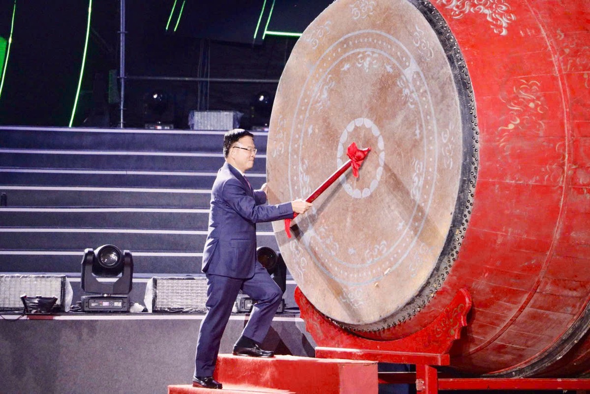 Phó Thủ tướng Kl993 ưu đãi thưởng hấp dẫn Lê Thành Long đánh trống khai hội Hoa Lư năm 2025