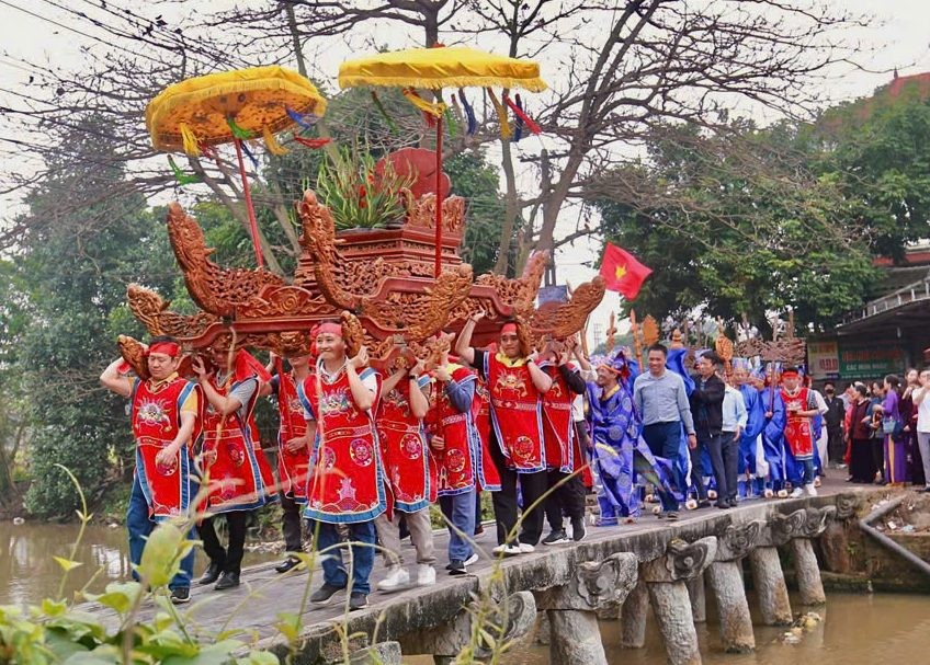 Được ví như một viên ngọc quý nằm yên ả bên sông Nguyệt Đức, làng Nôm sở hữu những dấu tích của quá khứ như một chứng nhân lịch sử sống động của cả dân tộc.