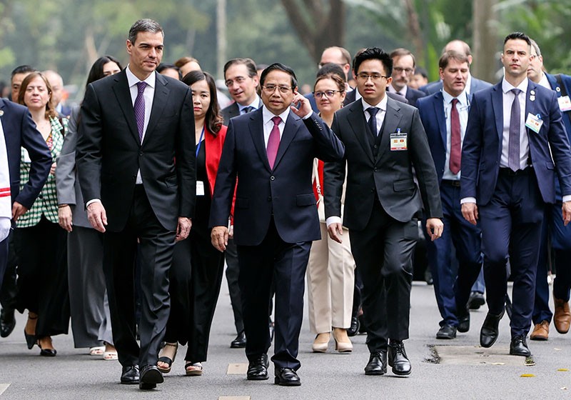 Sau Lễ đón, Thủ tướng Phạm Minh Chính và Thủ tướng Pedro Sánchez cùng di chuyển tới Trụ sở Kl993 ưu đãi thưởng hấp dẫn để tiến hành hội đàm.