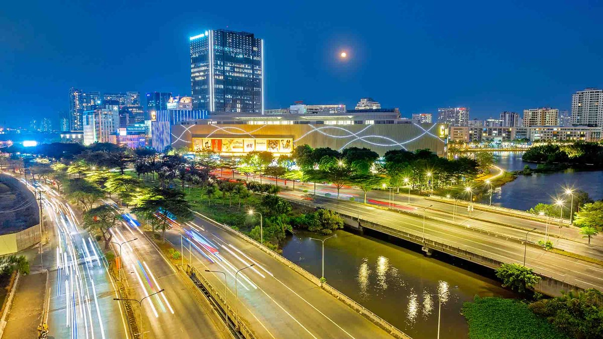 Đại lộ Nguyễn Văn Linh ở khu Nam thành phố