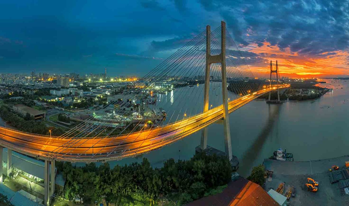 Cầu Phú Mỹ nối quận 7 và thành phố Thủ Đức bừng sáng trong đêm.