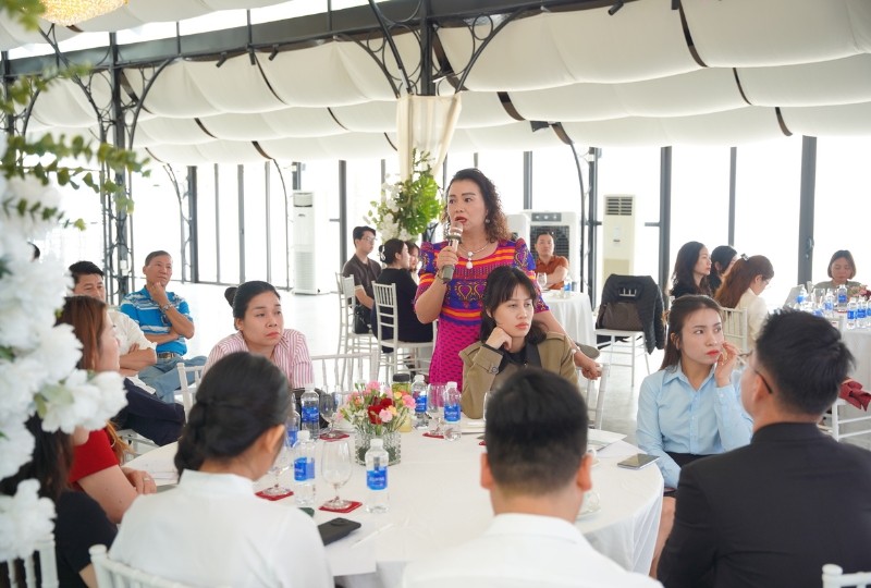 Đại diện Kl991.com World Cup 2026 Chính Thức lữ hành đóng góp ý kiến phát triển du lịch Tuần Châu.