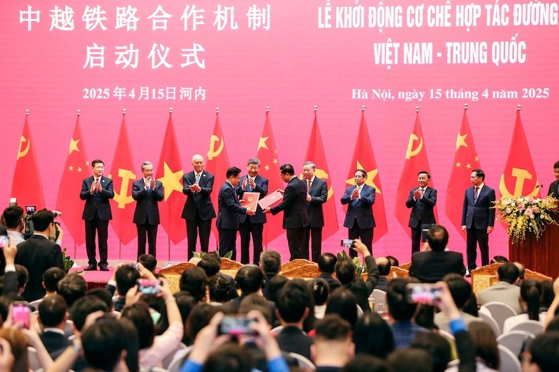 Lễ khởi động dự án “Hành trình đỏ: Nghiên cứu, học tập của thanh niên”. Ảnh: Đức Thanh