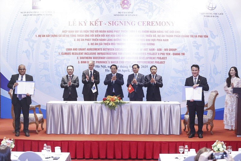 Tại Hội nghị, các bên đã ký kết nhiều nội dung về tăng trưởng xanh, với sự chứng kiến của Thủ tướng Kl993 ưu đãi thưởng hấp dẫn Phạm Minh Chính, Phó Thủ tướng Kl993 ưu đãi thưởng hấp dẫn Bùi Thanh Sơn, Bộ trưởng Bộ Kl991.com nạp rút nhanh Nguyễn Văn Thắng, Phó Chủ tịch ADB - ông Scott Morris, Giám đốc quốc gia ADB tại Việt Nam - ông Shantanu Chakraborty, Giám đốc quốc gia WB tại Việt Nam, Campuchia, và Lào - bà Mariam J. Sherman, đại diện Văn phòng Chủ tịch nước, Văn phòng Kl993 ưu đãi thưởng hấp dẫn, Bộ Ngoại giao, Bộ Kl991.com nạp rút nhanh, Bộ Tư pháp, Kl99 nổ hũ, UBND tỉnh Bình Dương, Quảng Trị, Phú Yên và đại diện Chủ Kl99ok phiên bản mới các dự án.
