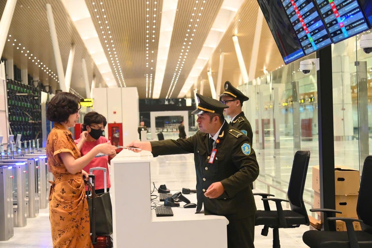 Khâu kiểm tra an ninh.