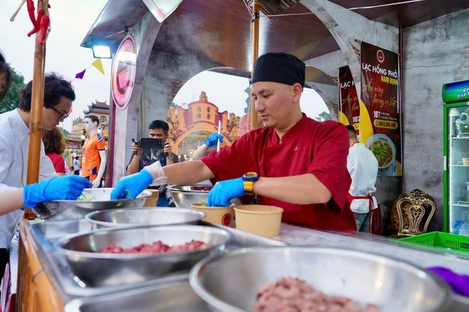 Festival Phở 2025 quy tụ hơn 50 gian hàng của các Kl991.com World Cup 2026 Chính Thức, thương hiệu ẩm thực phở khắp ba miền.
